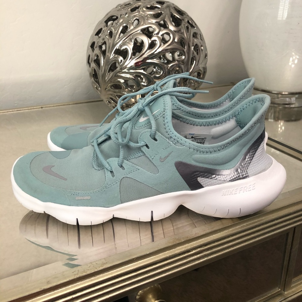 Nike Women's Sneakers in Teal and Silver
